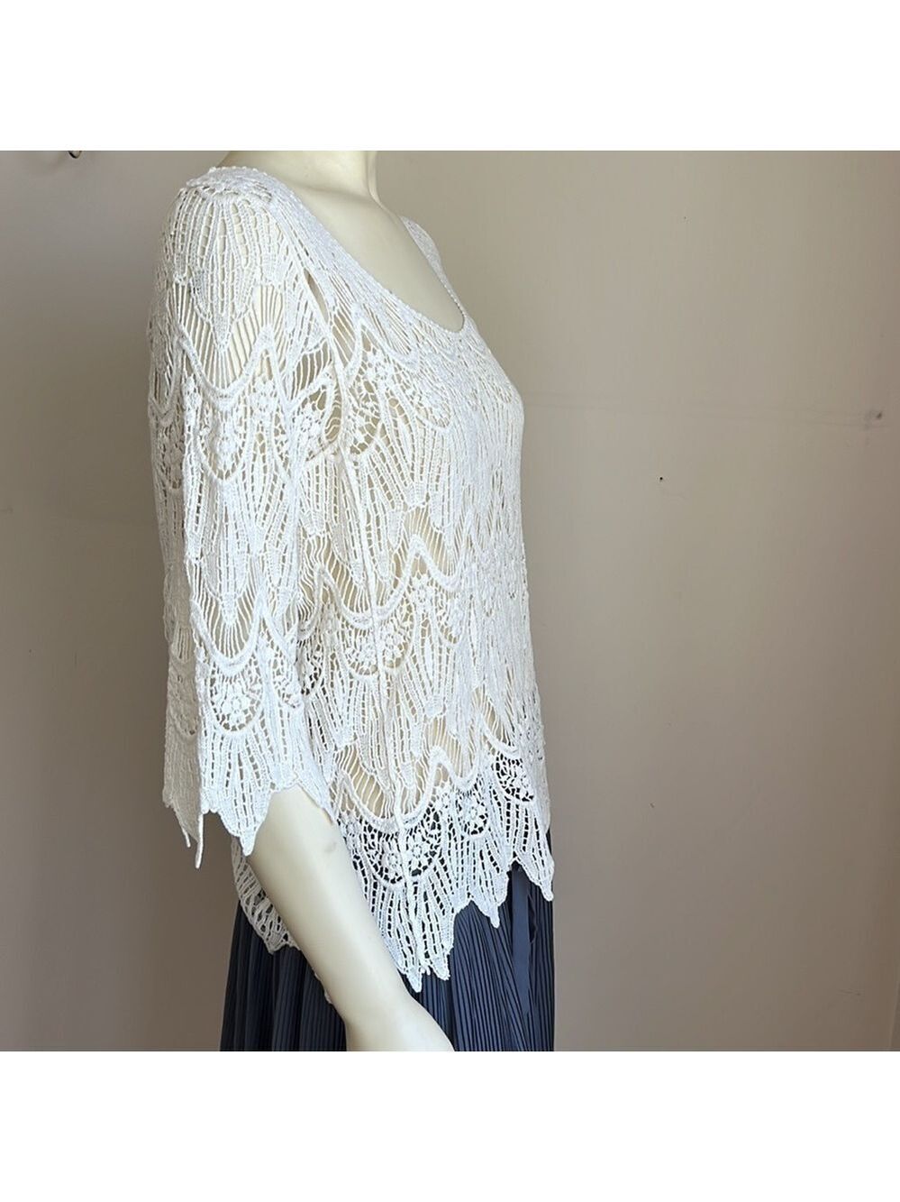 NWT Subtle Luxury Women’s Crochet 3/4 Sleeve Top Boho Glam Cream White S/M - Picture 4 of 14